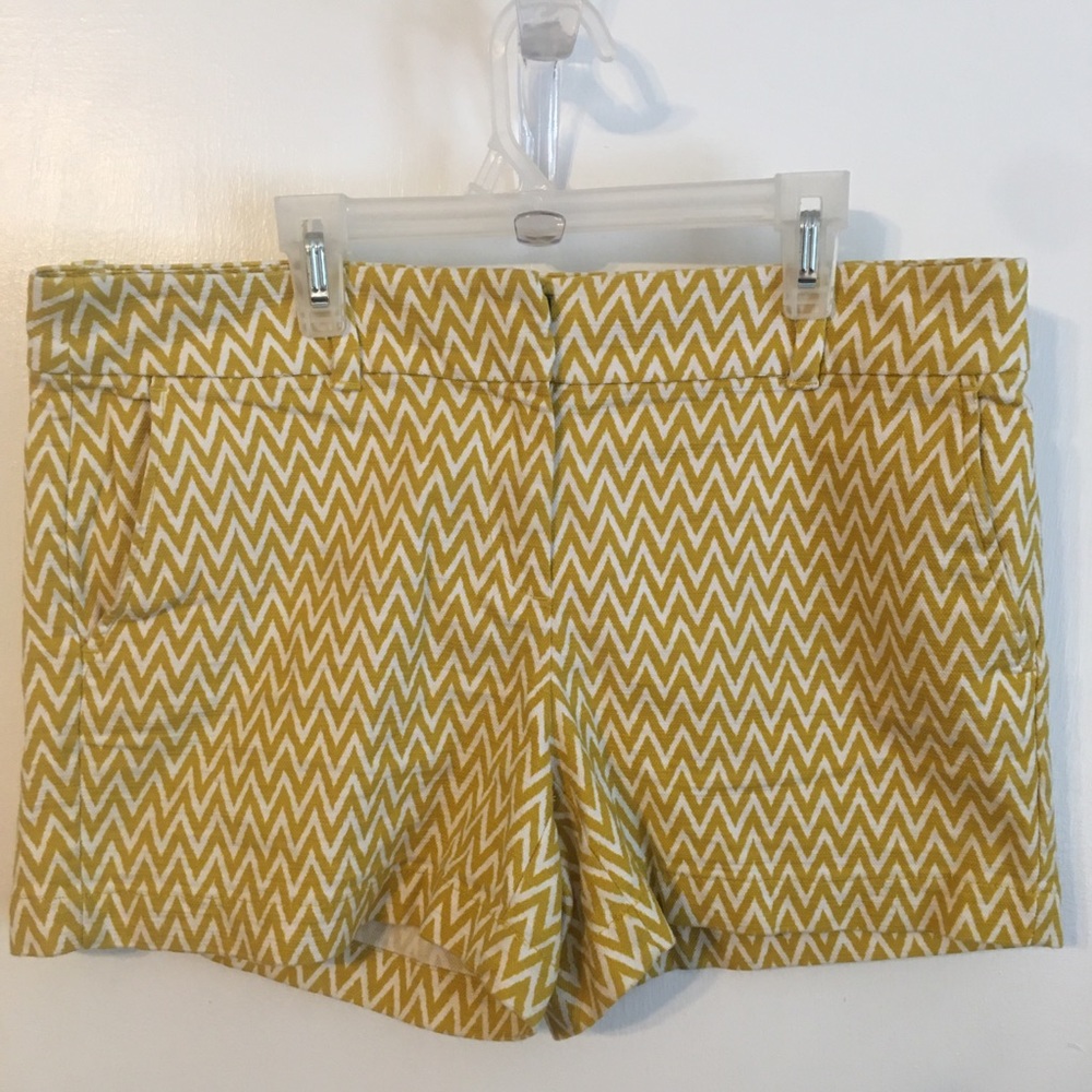 Loft Zig Zag White And Chevron Shorts (Size-4)